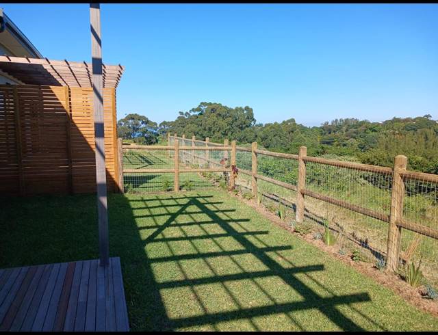 2 BEDROOM TOWNHOUSE FOR SALE IN SALT ROCK